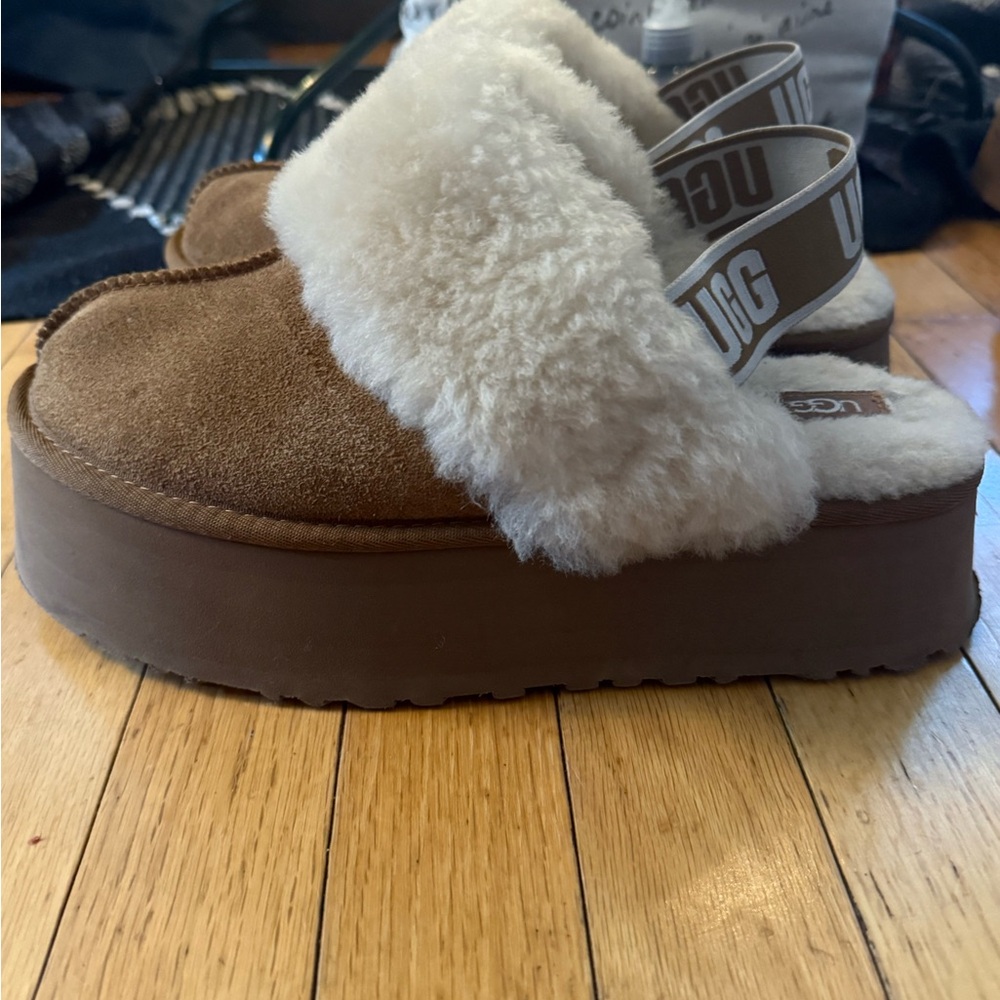 UGG funkette platform slipper or clogs